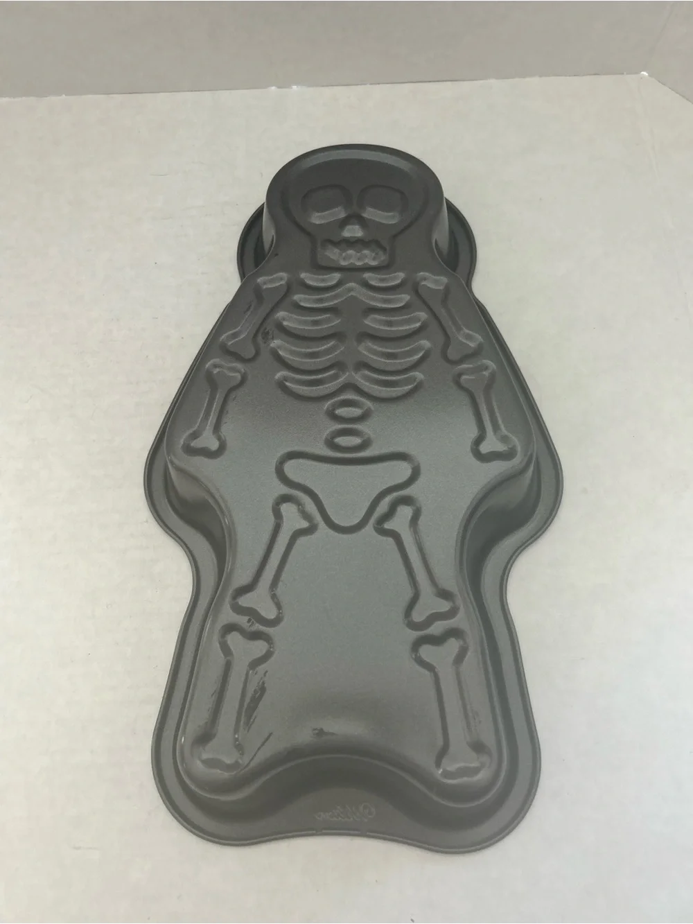 Wilton Grey Metal Skeleton Non Stick Cake Pan/Mold NWWT